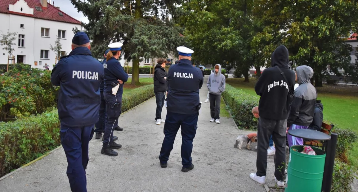 Sprawy lokalne, Patrol obywatelski policja dopuściła zgromadzenia - zdjęcie, fotografia