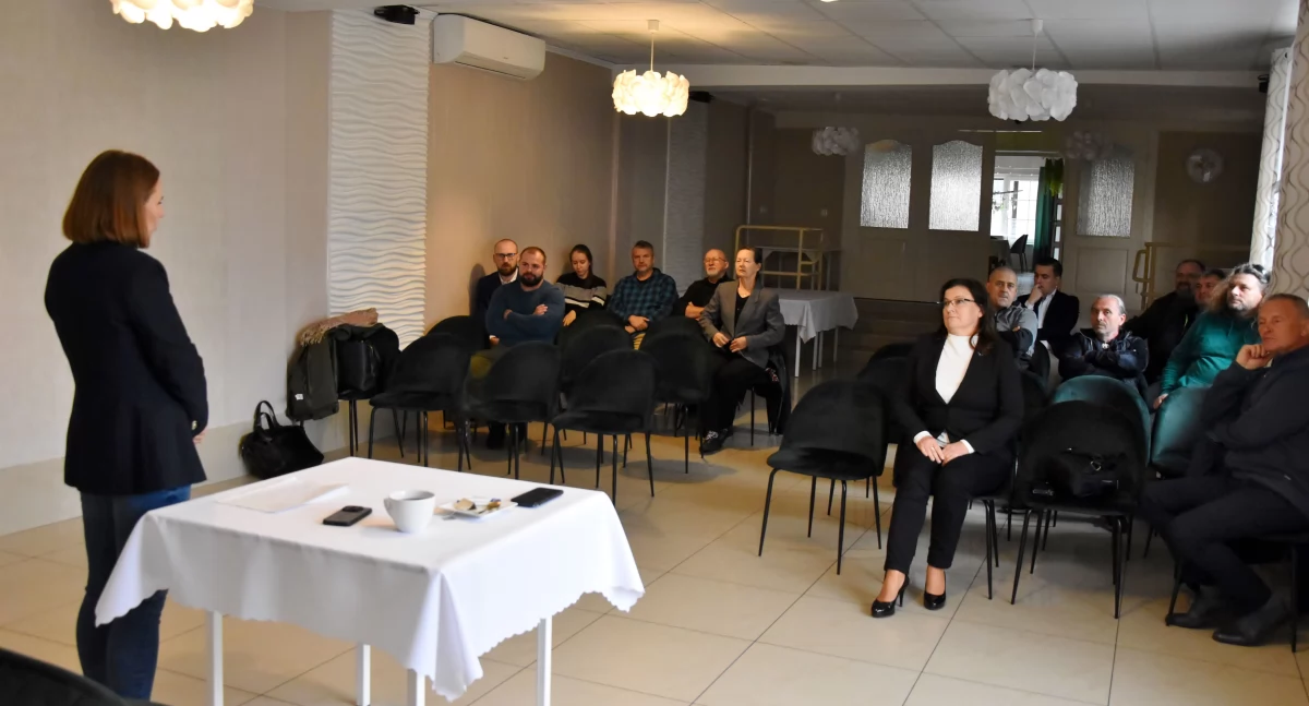 Zdjęcie przedstawia spotkanie z Anną Bryłką, europoseł Konfederacji