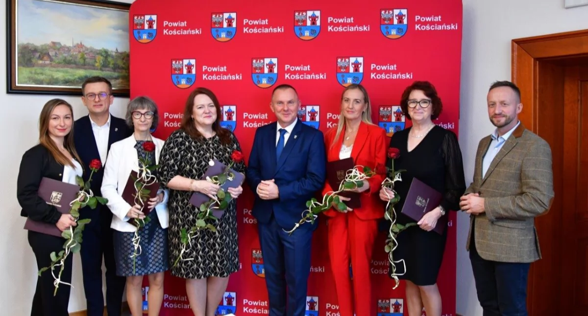 Szkoły, edukacja i nauka, Nagrody wyróżniających nauczycieli - zdjęcie, fotografia