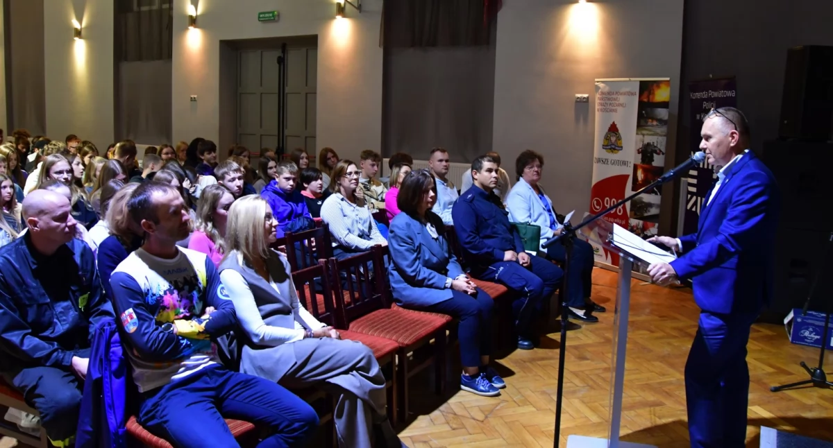 Zdjęcie przedstawia uczestników spotkania Ludzie z Pasją