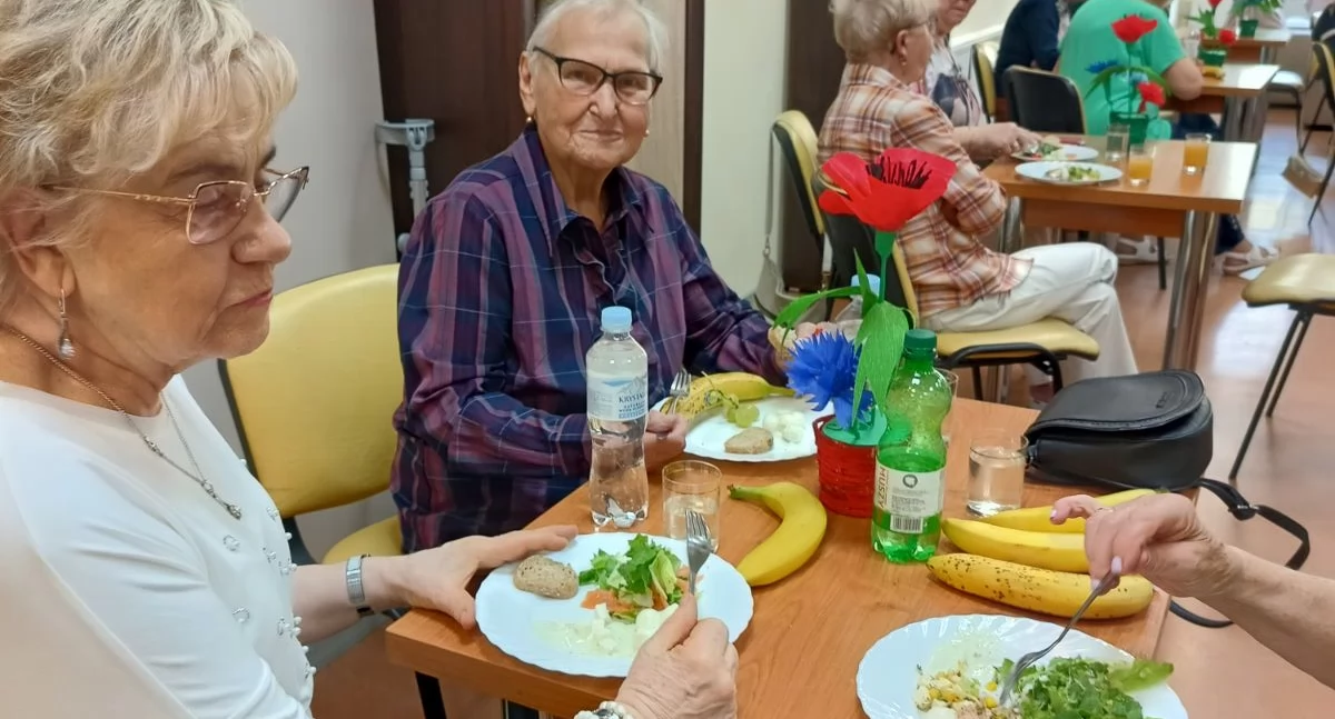 Zdjęcie przedstawia seniorów uczestniczących w projekcie OPS Kościan 