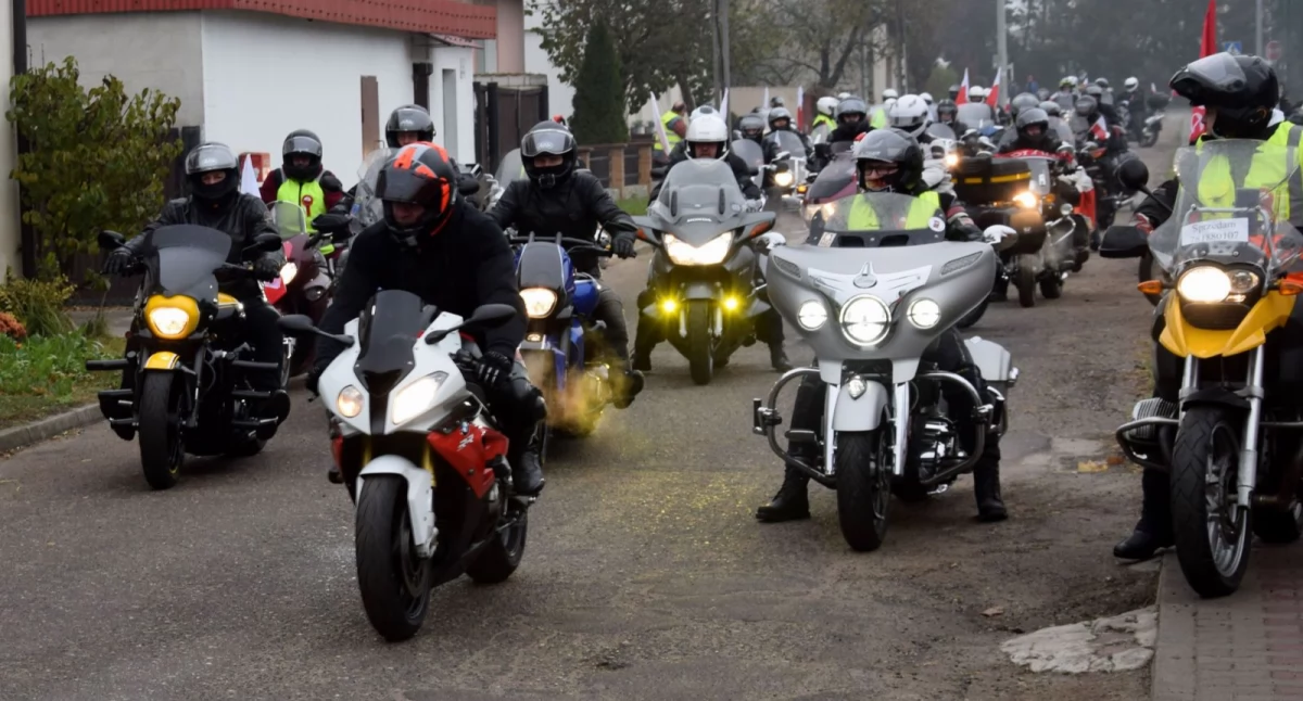Zdjęcie przedstawia Rajd Motocyklowy z okazji Święta Niepodległości