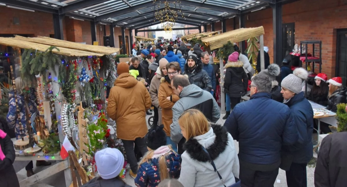 Zdjęcie przedstawia Jarmark Bożonarodzeniowy w Czempiniu
