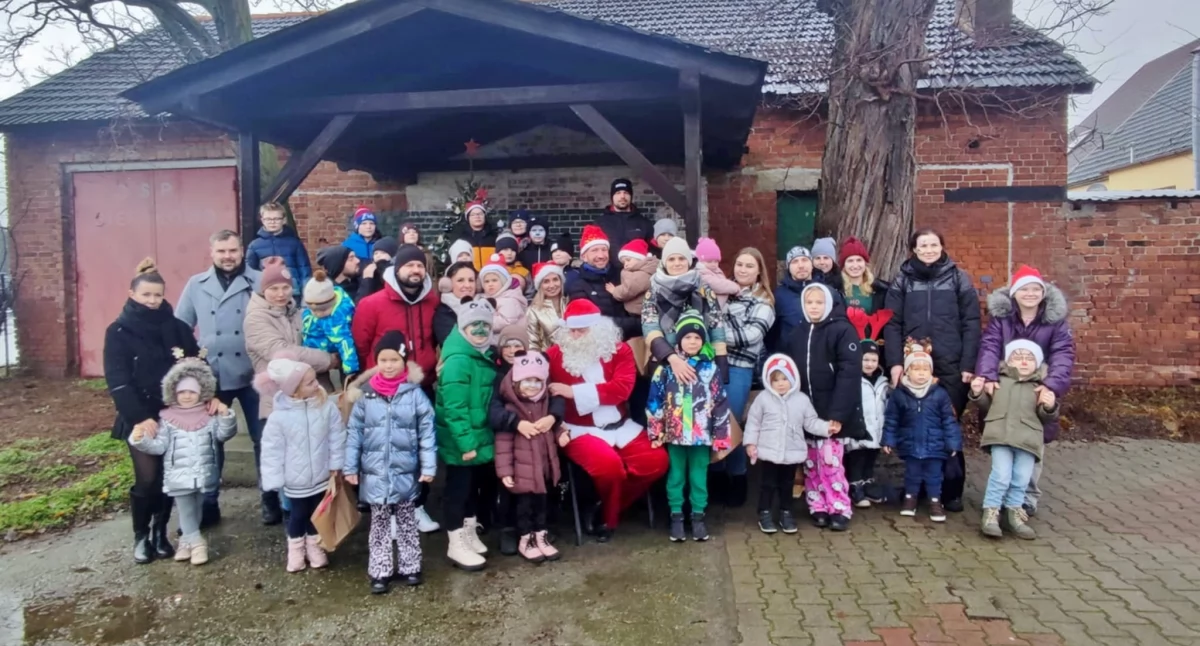 Zdjęcie uczestników spotkania z Mikołajem w Sierakowie