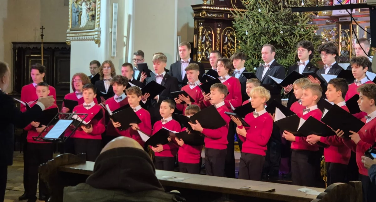 Koncert Chóru Chłopięcego z Poznania w kościańskiej farze
