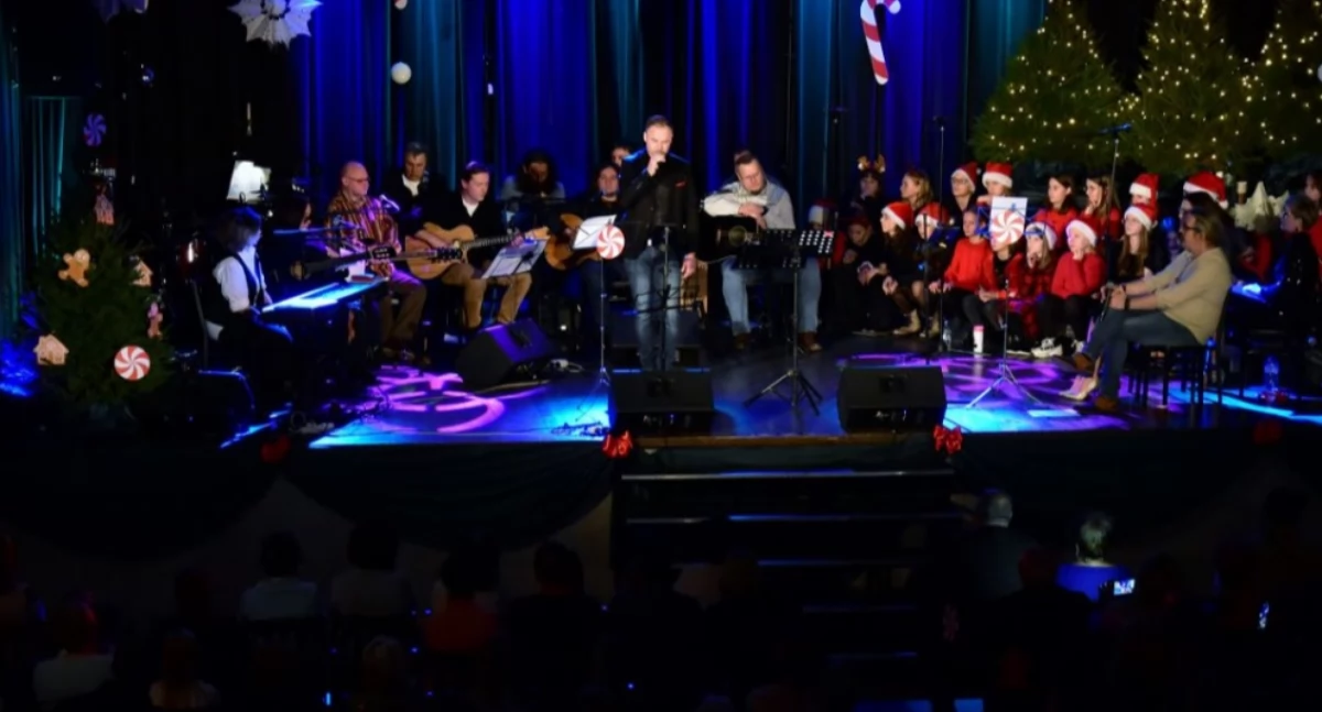 Zdjecie przedstawia Świąteczny Koncert Charytatywny