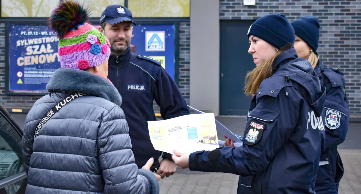 Komunikaty policji, Wigilijne akcje włamaniom odblaski - zdjęcie, fotografia