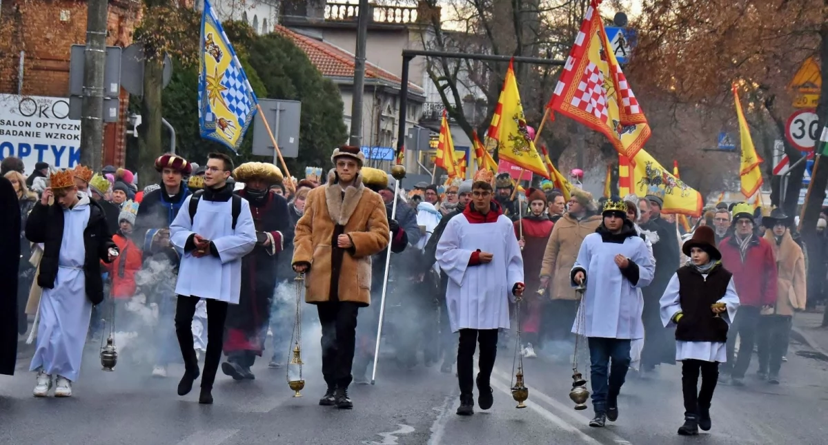 Zdjęcie przedstawia Orszak Trzech Króli w Kościanie