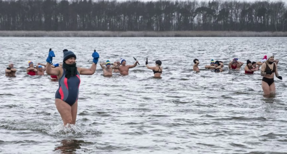 Charytatywne, Morsowanie Nowym Dębcu WOŚP - zdjęcie, fotografia