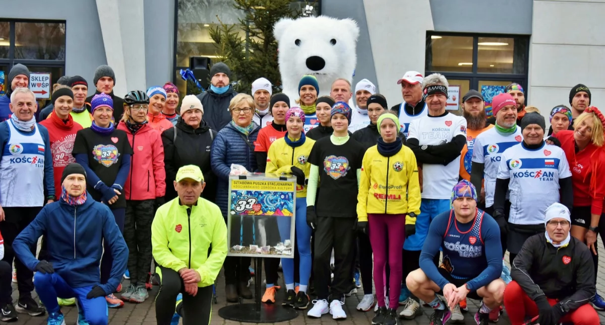 Zdjęcie przedstawia uczestników biegu wielkoorkiestrowego w Kościanie