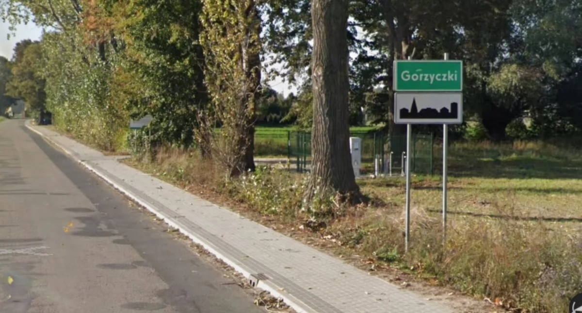 Zdjęcie przedstawia drogę w Gorzyczkach