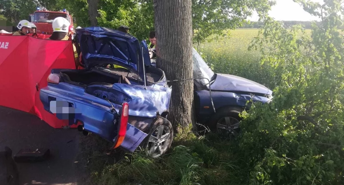 Zdjęcie przedstawia wypadek na drodze Turew - Stary Gołębin