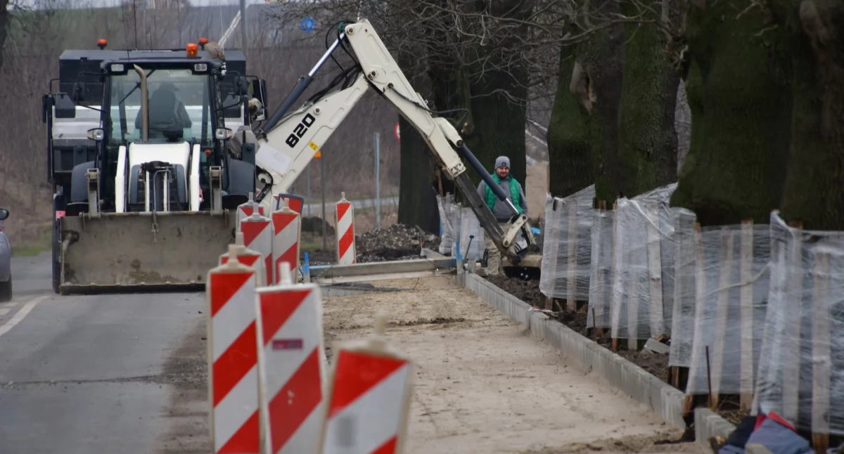 Inwestycje i remonty, Powstaje ścieżka rowerowa drodze Czarkowo Widziszewo - zdjęcie, fotografia