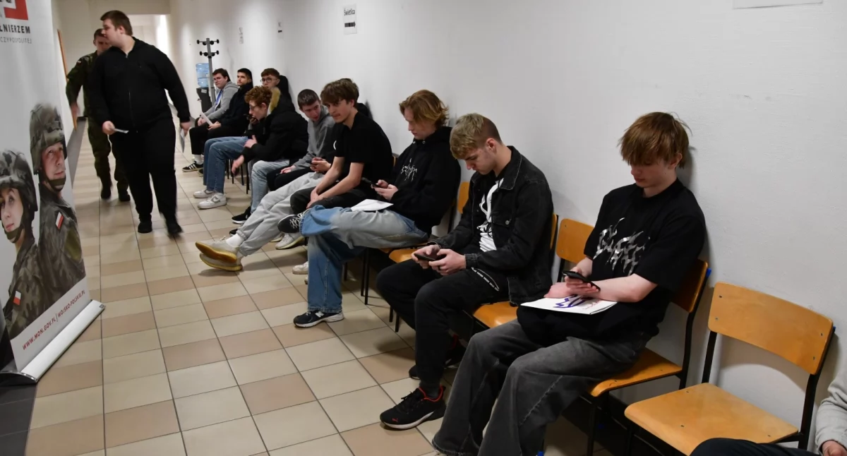 Sprawy lokalne, kwalifikacja wojskowa! - zdjęcie, fotografia