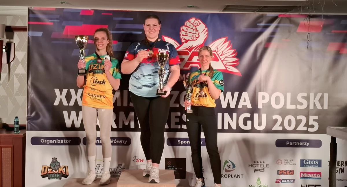 Aleksandra Hertmanowska na najwyższym stopniu podium podczas Mistrzostw Polski w Armwreslingu