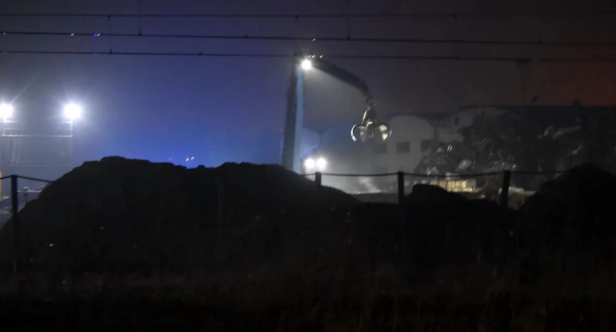 Pożary, Kolejny pożar zakładzie recyklingu odpadów Przysiece Polskiej - zdjęcie, fotografia