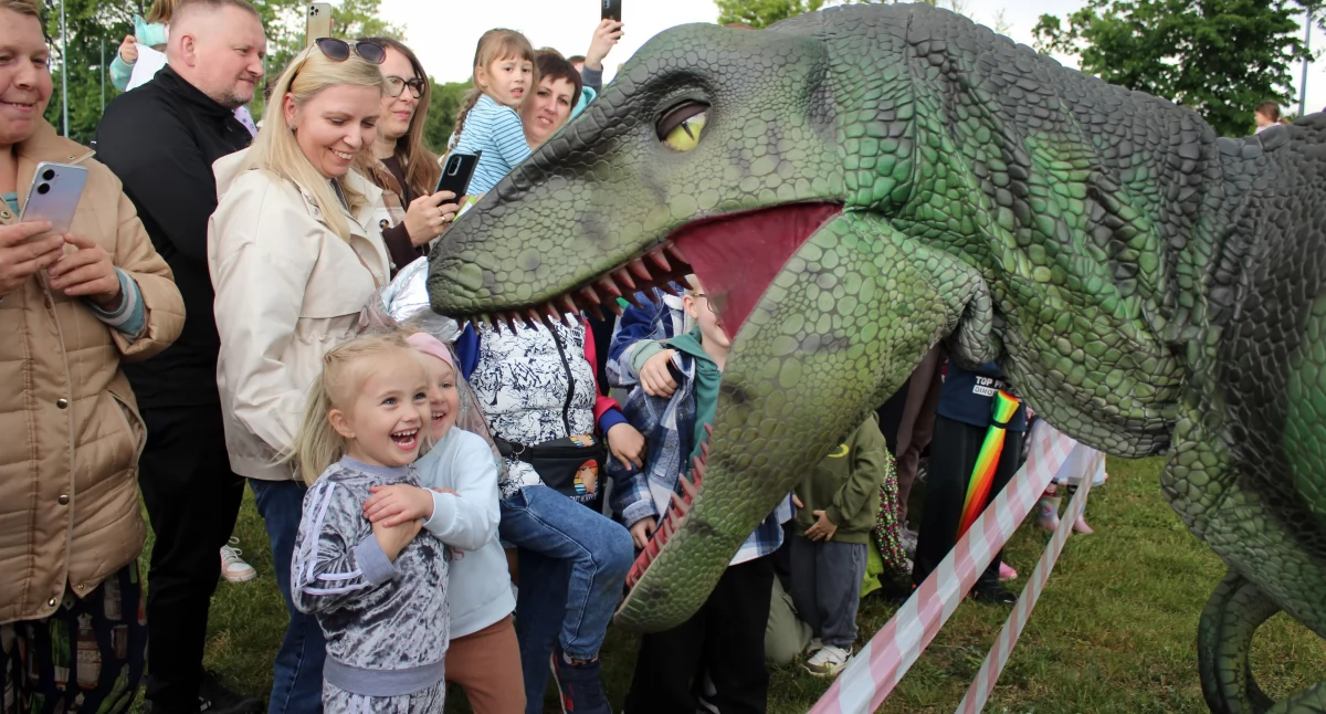 Imprezy różne, Bańkowa Kraina Zabawy smokiem dinozaurem [ZDJĘCIA] - zdjęcie, fotografia
