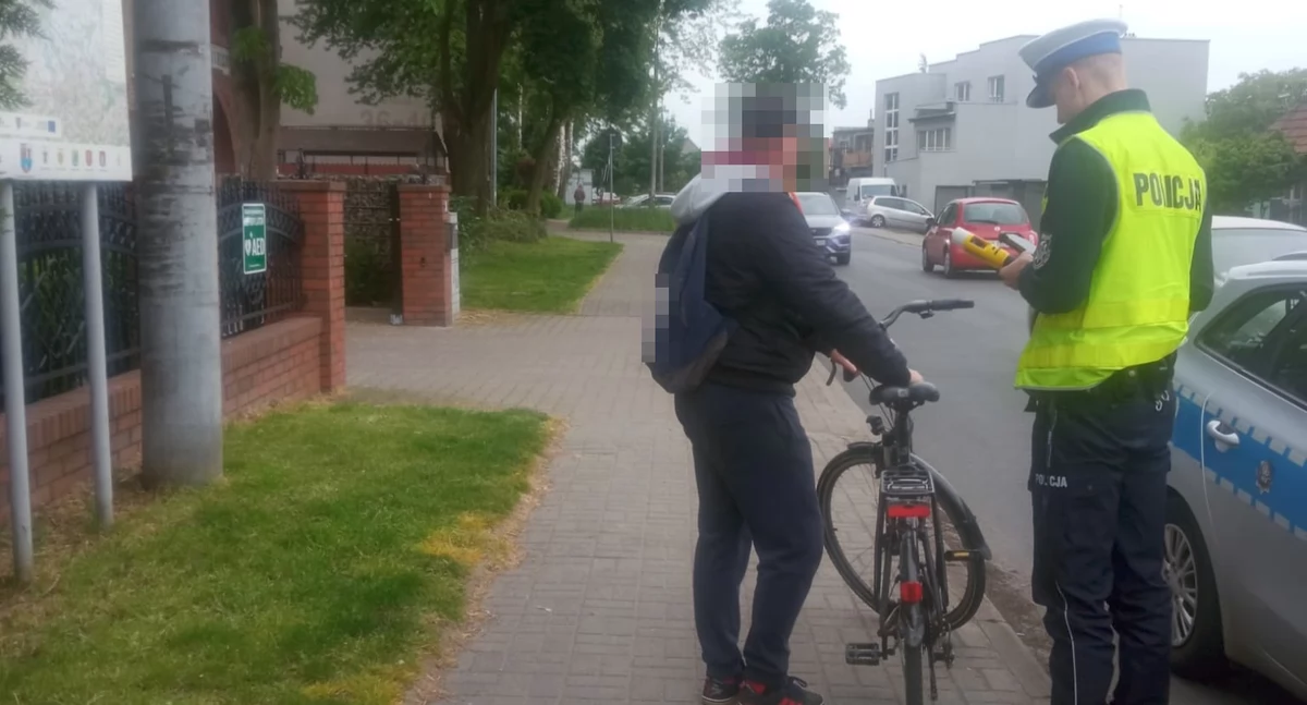 Kronika kryminalna, Kontrolowali rowerzystów użytkowników hulajnóg - zdjęcie, fotografia