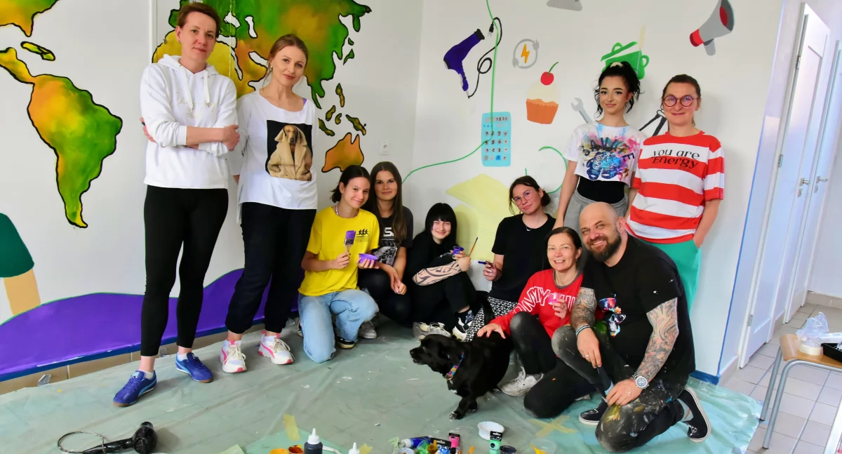 Szkoły, edukacja i nauka, Mural Ratajczaku Zrobiło przyjemniej kolorowo [ZDJĘCIA] - zdjęcie, fotografia