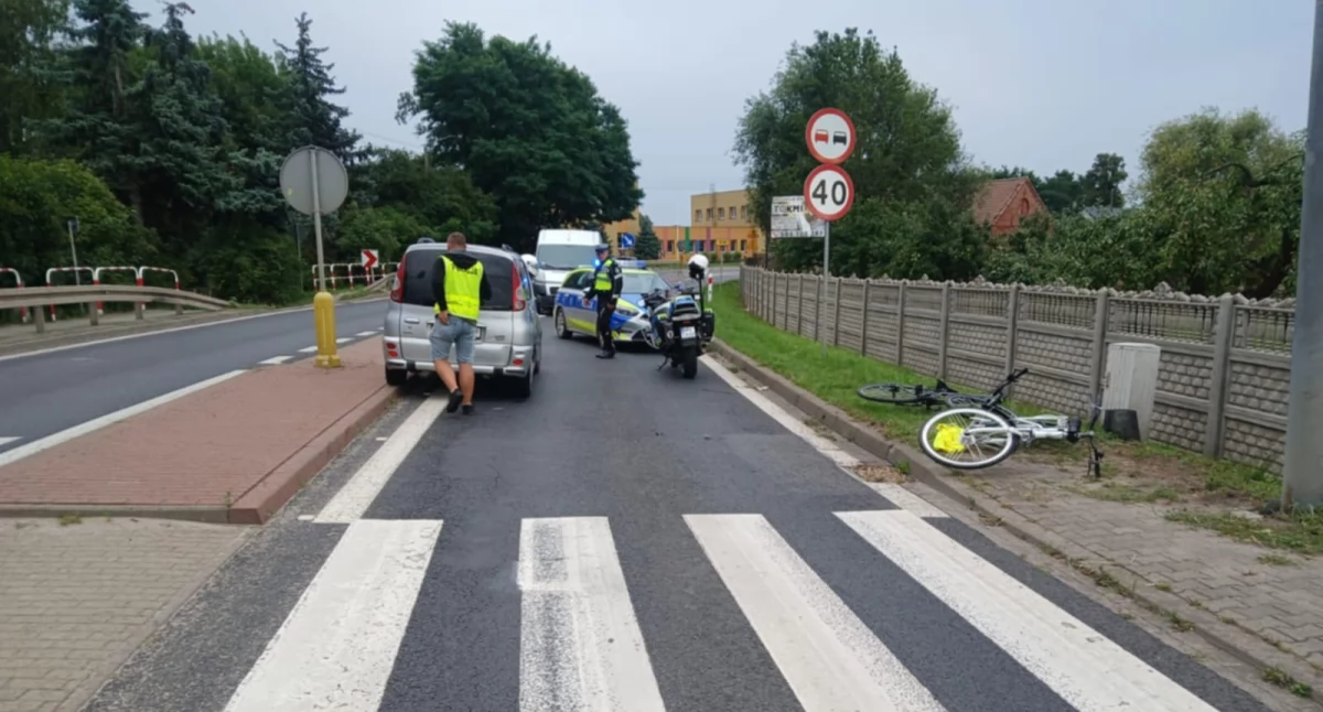 Wypadki drogowe, Wypadek przejściu pieszych Głuchowie Kierowca potrącił osoby - zdjęcie, fotografia