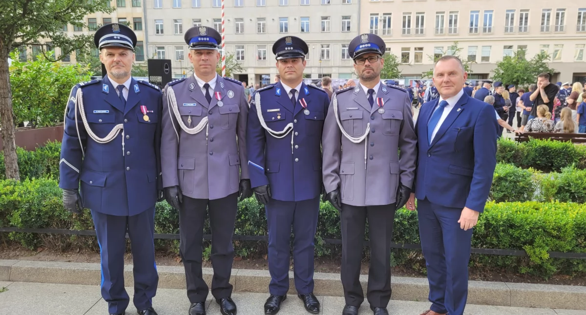 Komunikaty policji, Kościańscy policjanci odznaczeni! - zdjęcie, fotografia