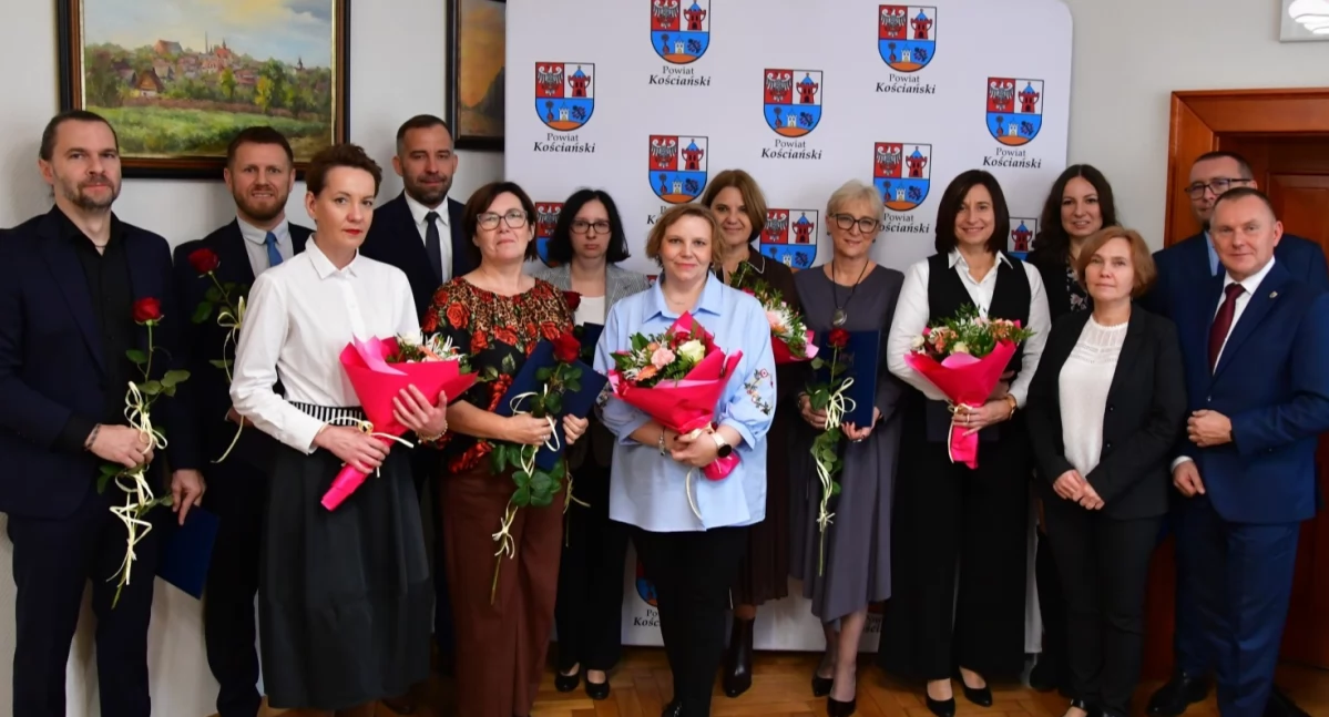 Szkoły, edukacja i nauka, Nagrody okazji Edukacji Narodowej - zdjęcie, fotografia