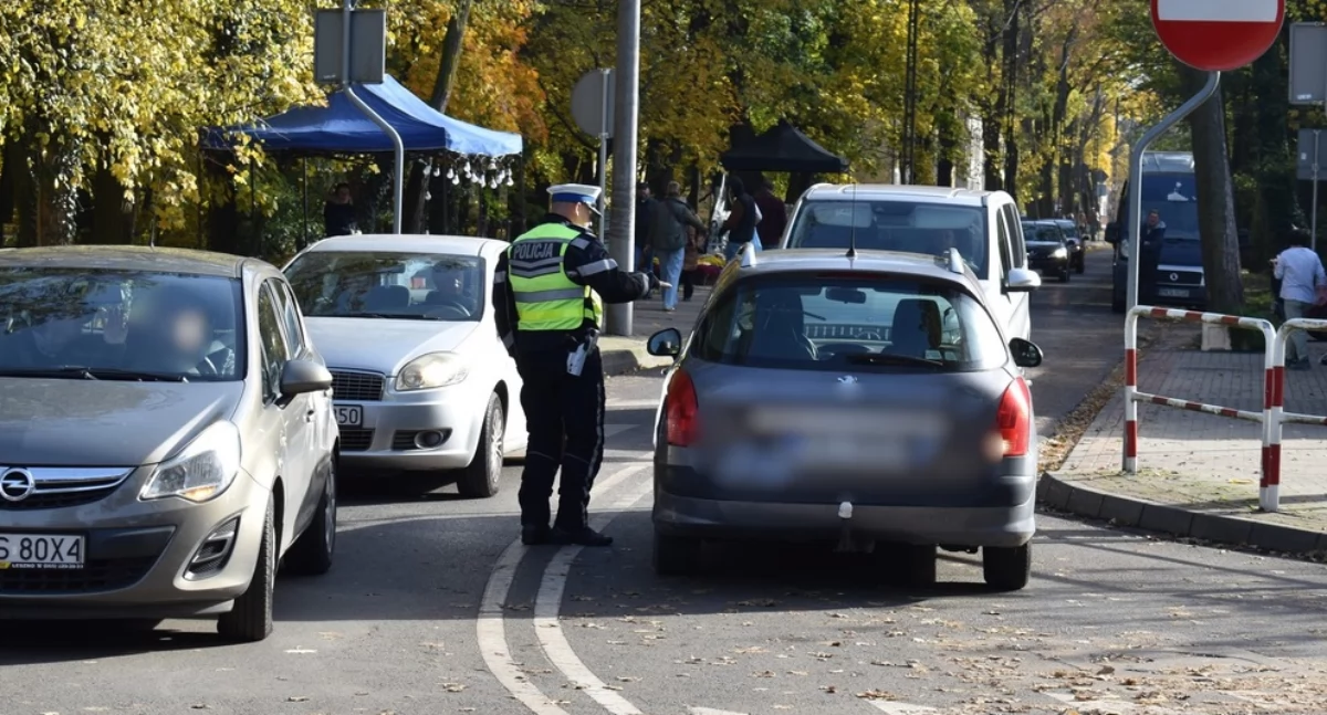 Komunikaty policji, Bezpieczny weekend Wszystkich Świętych - zdjęcie, fotografia