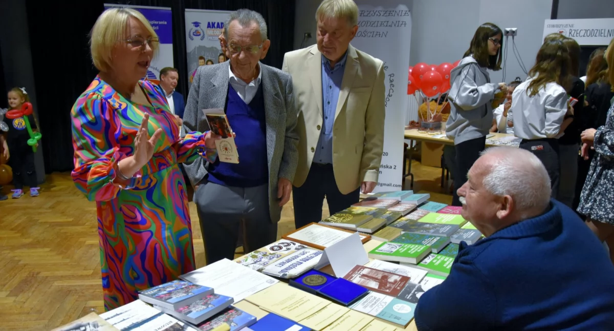 Sprawy lokalne, Targi wolontariatu organizacji pozarządowych [ZDJĘCIA] - zdjęcie, fotografia
