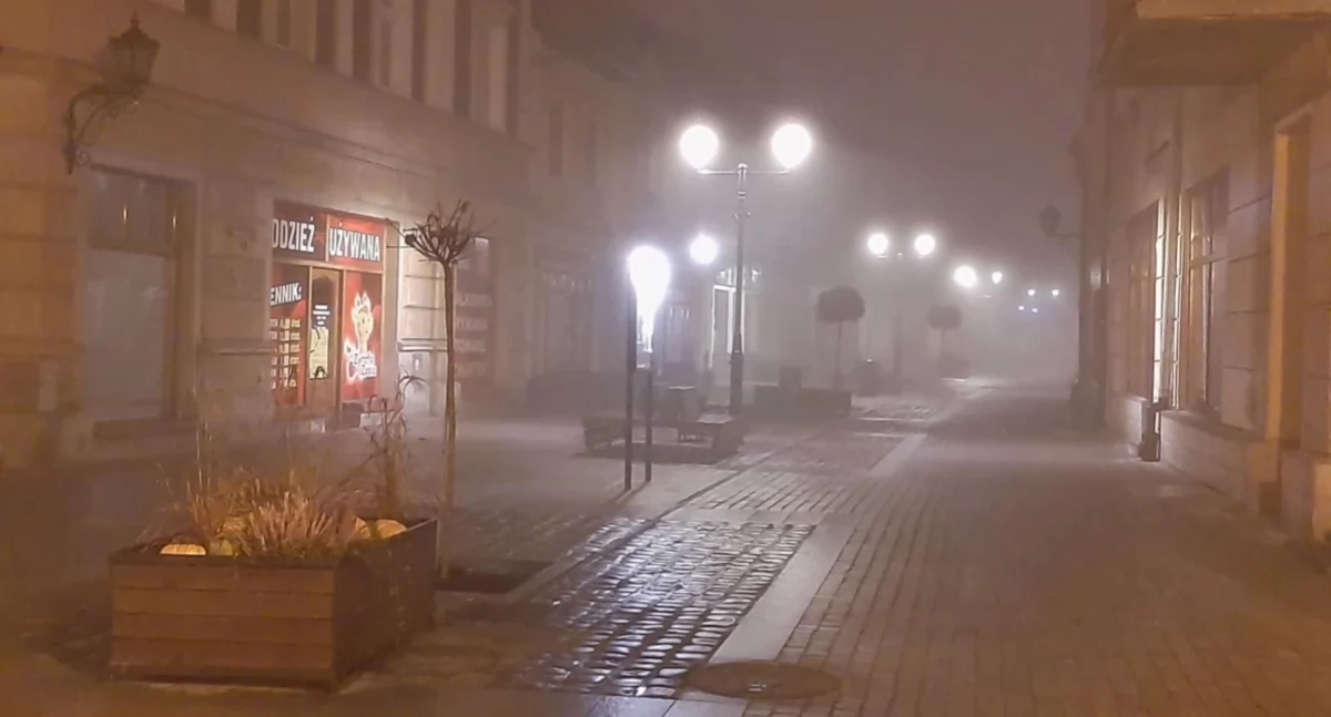 Alerty pogodowe, ostrzega gęsta mgła ślisko drogach! - zdjęcie, fotografia