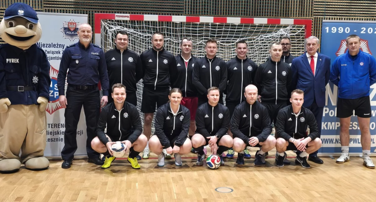 Charytatywne, Kościańscy policjanci podium charytatywnego turnieju! - zdjęcie, fotografia