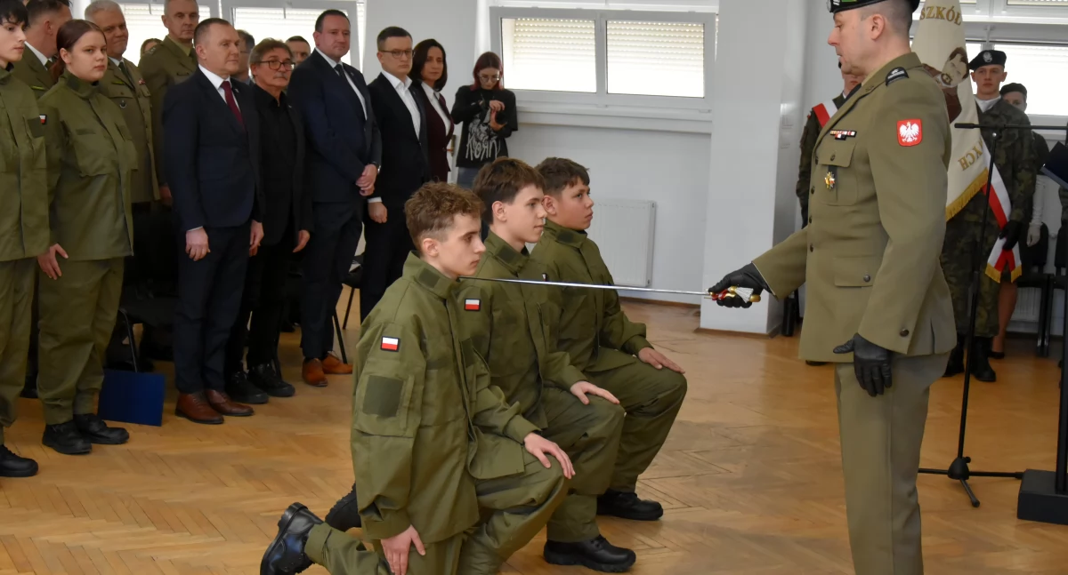 Szkoły, edukacja i nauka, Ślubowanie mundurowych otwarcie wirtualnej strzelnicy Nietążkowie [ZDJĘCIA] - zdjęcie, fotografia