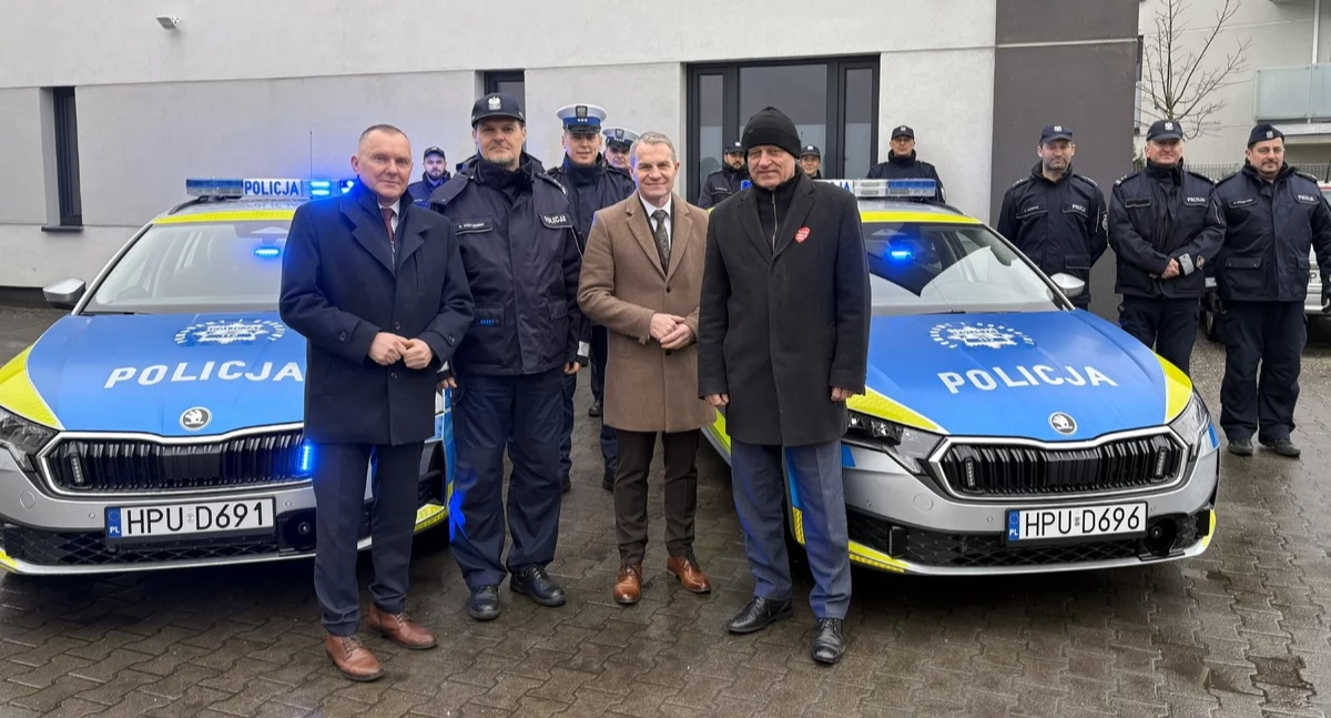 Komunikaty policji, radiowozy kościańskiej policji - zdjęcie, fotografia