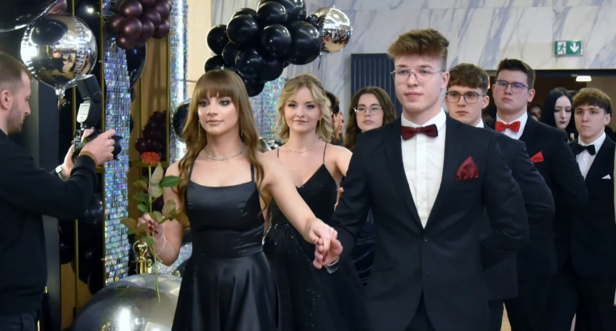 Szkoły, edukacja i nauka, Studniówka maturzystów Ratajczaka [ZDJĘCIA] - zdjęcie, fotografia