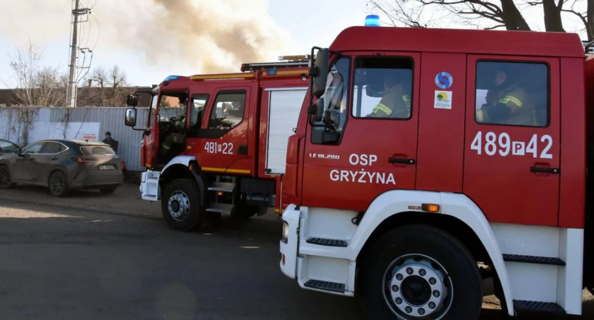 Pożary, Pożar zakładzie recyklingu odpadów Przysiece Polskiej! gaszenie! - zdjęcie, fotografia