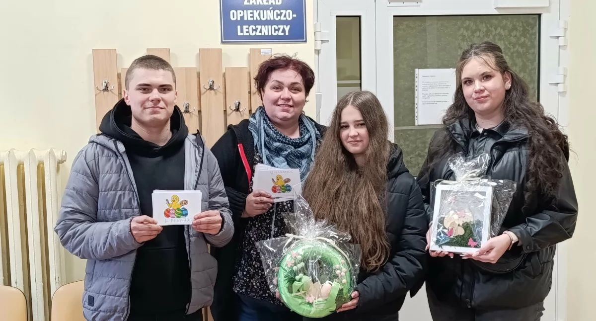 Sprawy lokalne, Odwiedzili pacjentów oddziału paliatywnego zakładu opiekuńczo leczniczego Kościanie - zdjęcie, fotografia