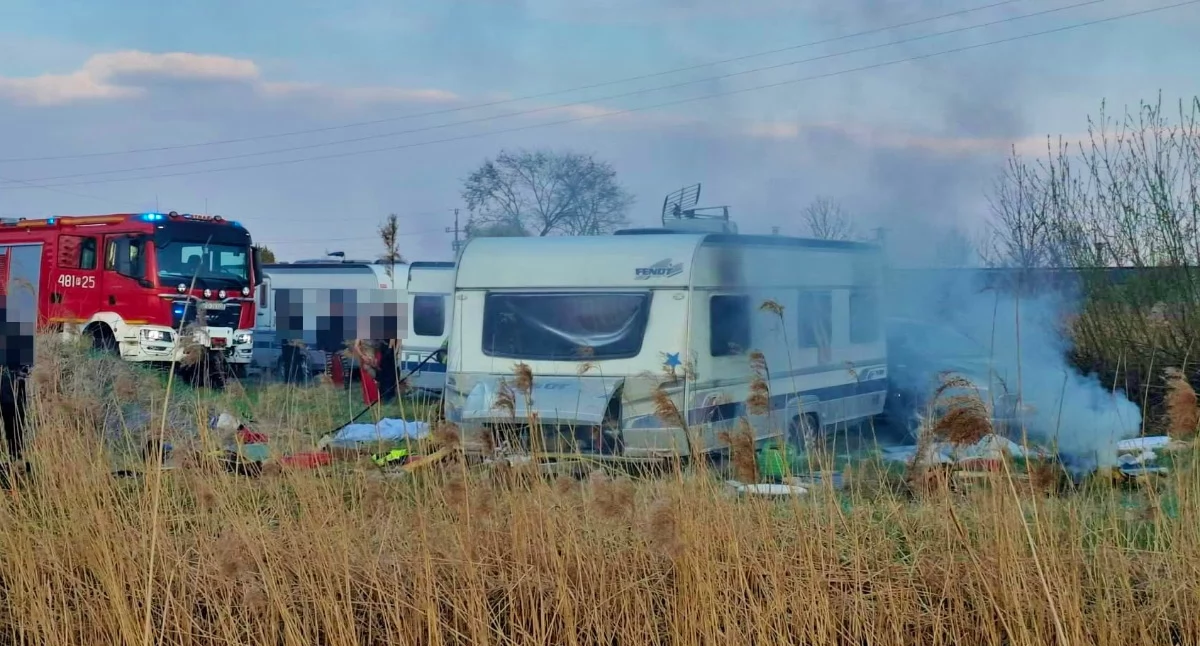 Pożary, Pożar przyczepy kempingowej cyrku [ZDJĘCIA] - zdjęcie, fotografia