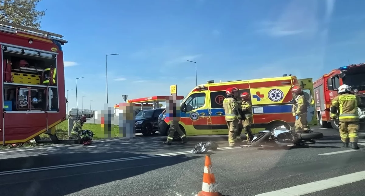Wypadki drogowe, Wypadek udziałem motocykla samochodu osobowego [ZDJĘCIA] - zdjęcie, fotografia