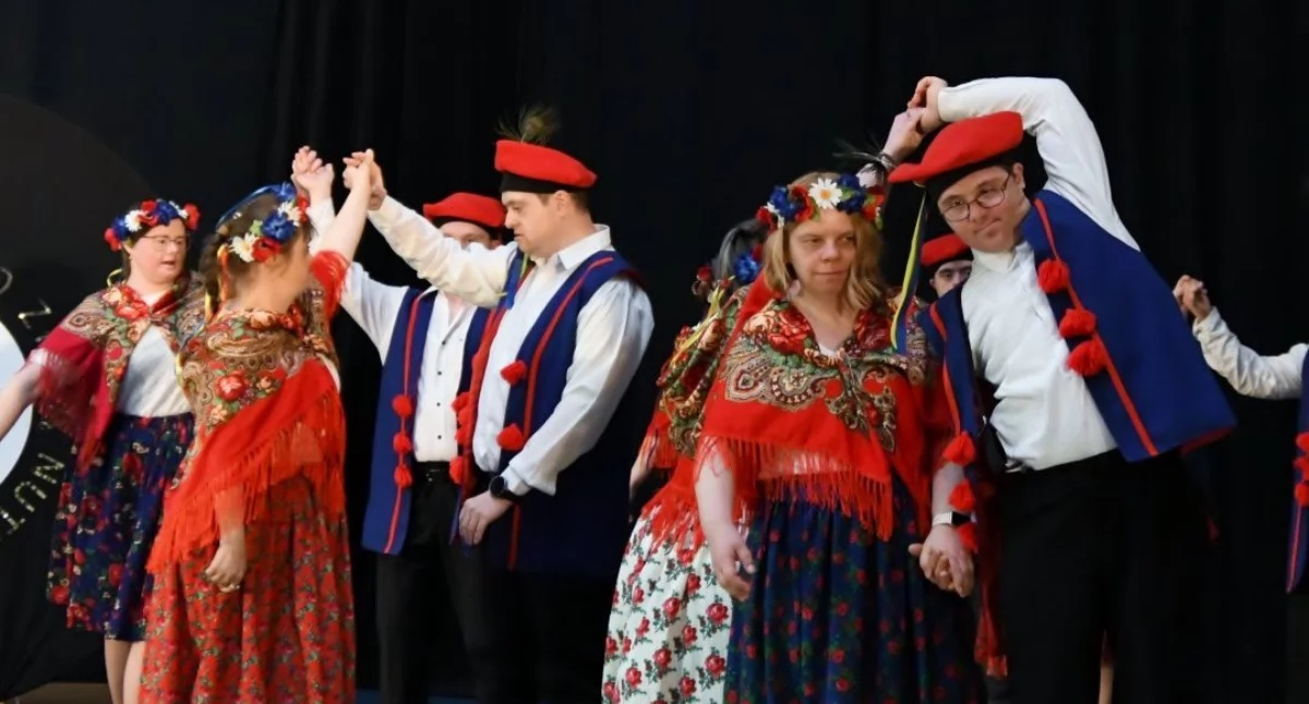 Szkoły, edukacja i nauka, XVIII Konkurs Tańca Złotą Nutkę” [ZDJĘCIA] - zdjęcie, fotografia
