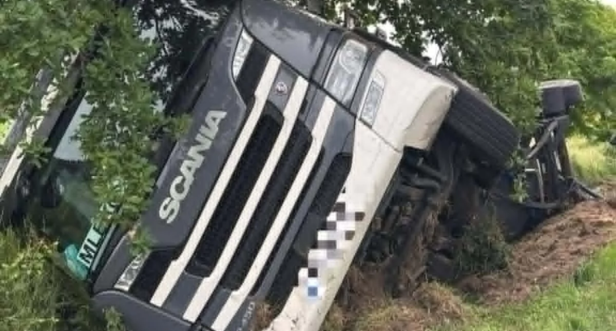 Wypadki drogowe, Ciągnikiem przez kierującą Volkswagenem - zdjęcie, fotografia