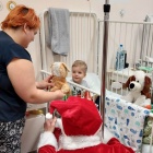 Święty Mikołaj odwiedził dzieci w szpitalu (4)