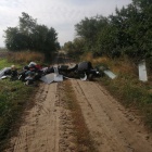 Śmieci na drodze w Kurowie (2)