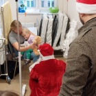 Święty Mikołaj odwiedził dzieci w szpitalu (2)