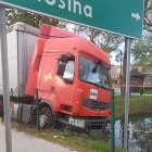 Zasnął za kierownicą i wjechał do rowu (1)