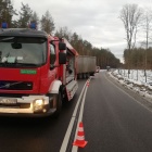 Wjechał ciężąrówką do rowu (1)