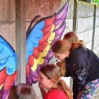 Mural przy KOK, skrzydła (1)