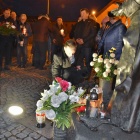 Złożyli kwiaty w obronie Jana Pawła II (2)