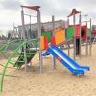 Nowe urządzenia na placu zabaw (5)
