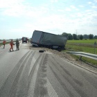 Kierowca nie zapanował nad zestawem (2)