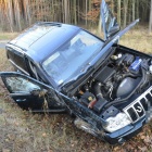 Wpadł w poślizg, zakończył jazdę w rowie (3)