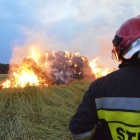 Pożar stogu w gminie Krzywiń (4)
